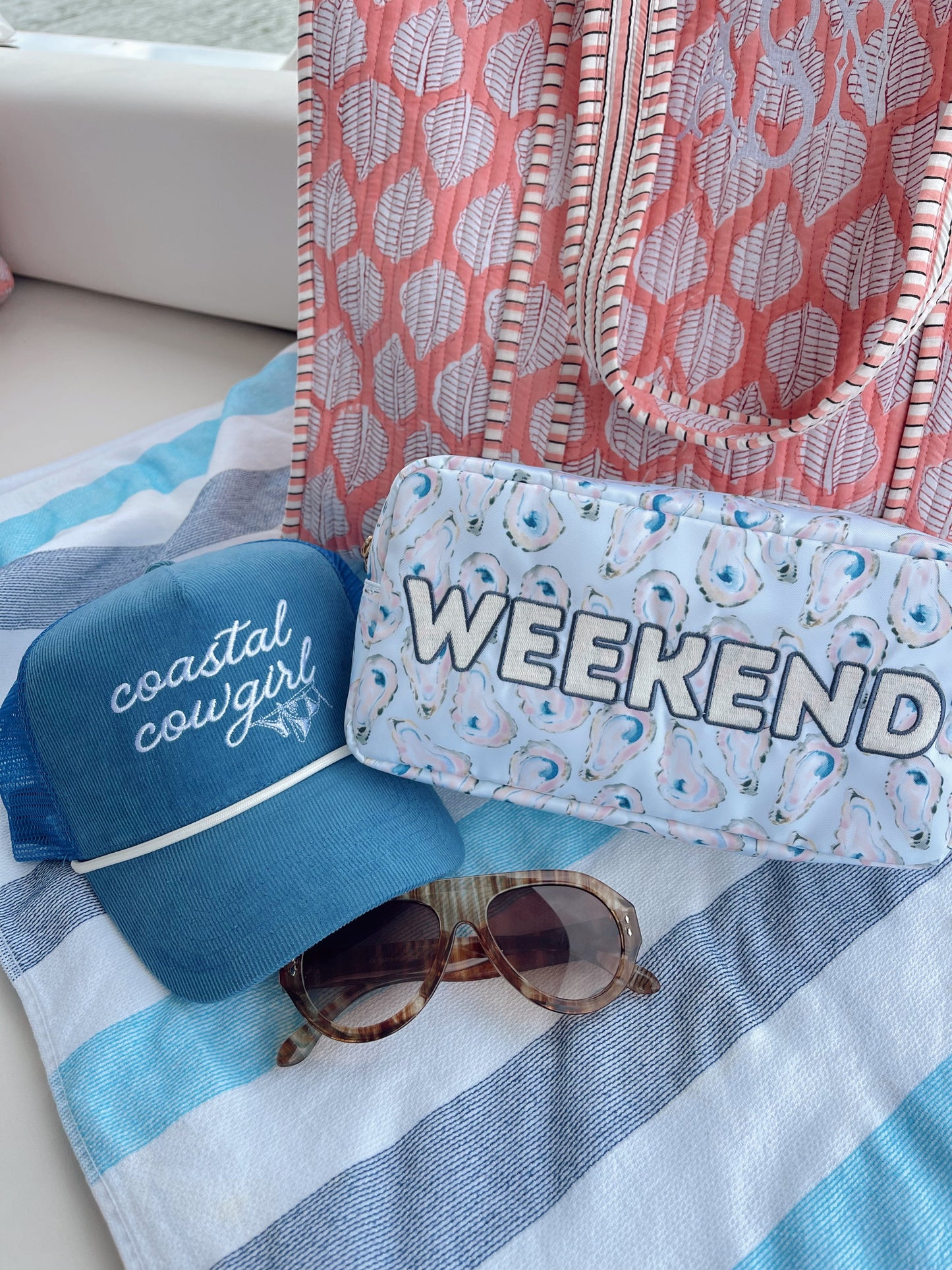 Weekend Oyster Pouch Bag